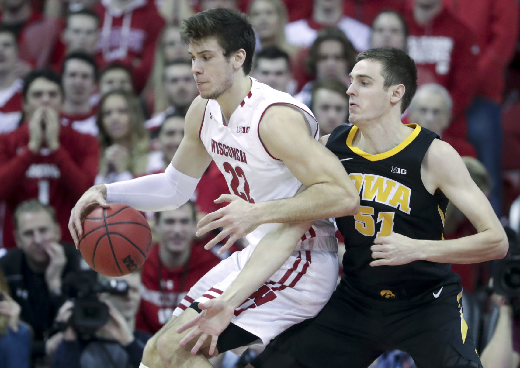Badgers 65, Hawkeyes 45